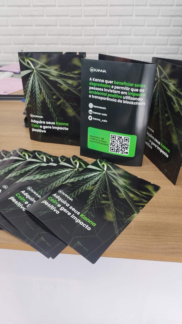 Cartões impressos com acabamento em fundo escuro e verde